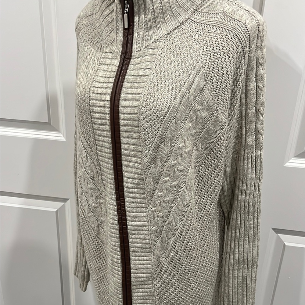 VENUS Cream Cardigan Sweater with Chunky Knit Texture